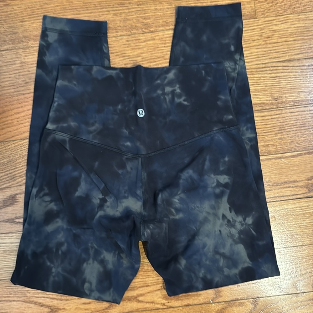 Gorgeous- Lululemon Align 25” Diamond dye leggings. Size 6.
